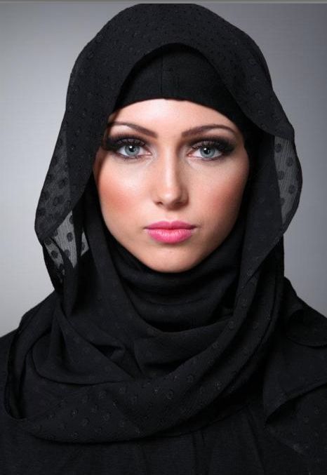 67f30bd3b68297c9cb16c51a9cc34748--black-hijab-fashion-muslimah